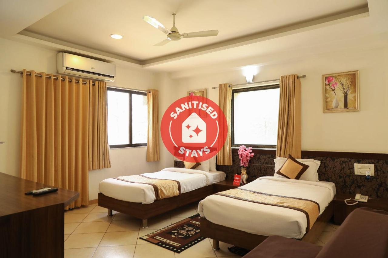 Oyo 10943 Hotel Plus Corporate Khapa  Esterno foto