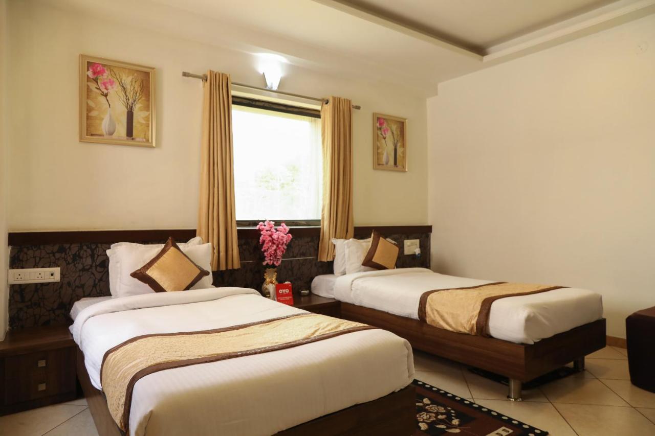 Oyo 10943 Hotel Plus Corporate Khapa  Esterno foto