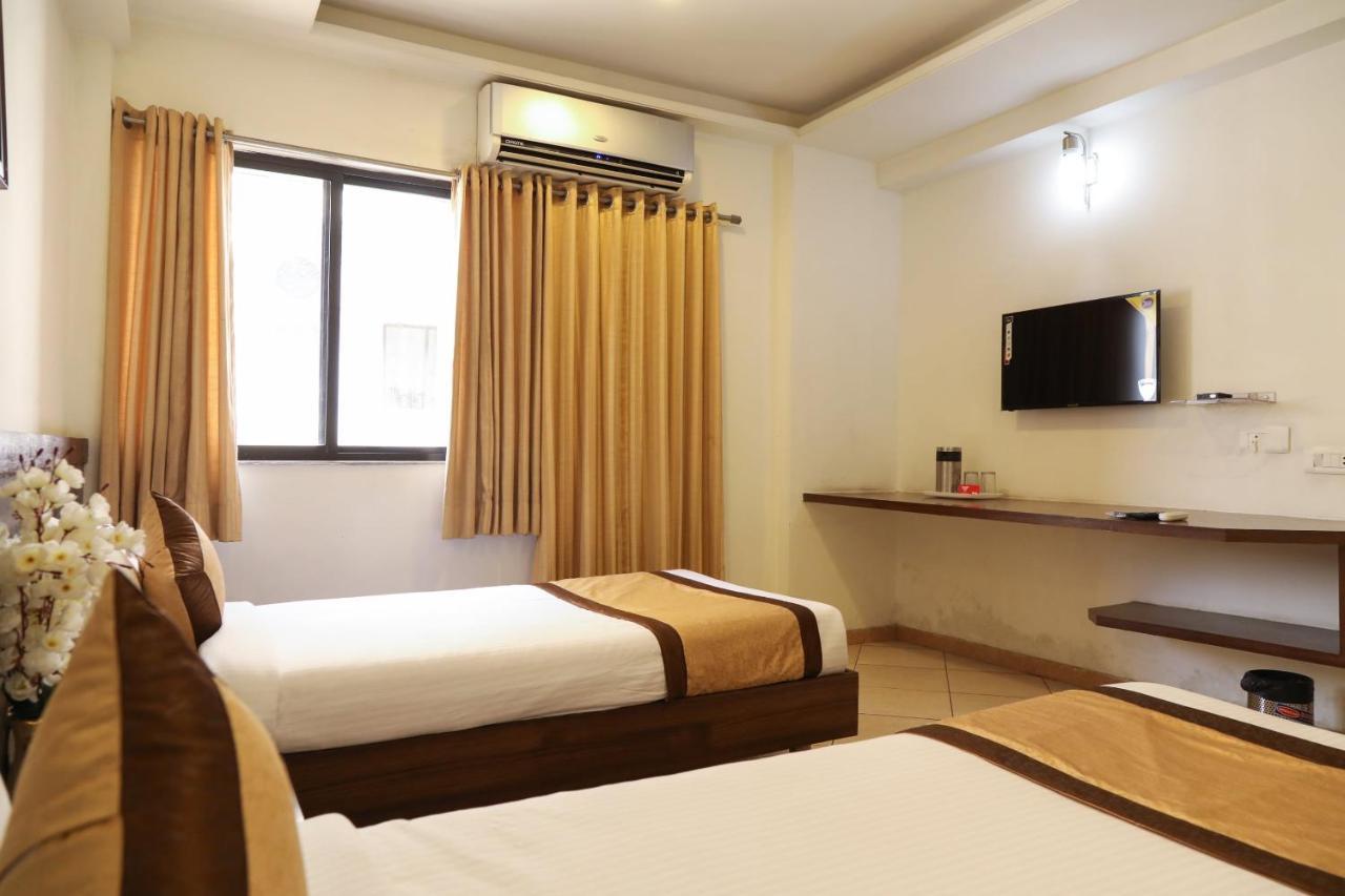 Oyo 10943 Hotel Plus Corporate Khapa  Esterno foto