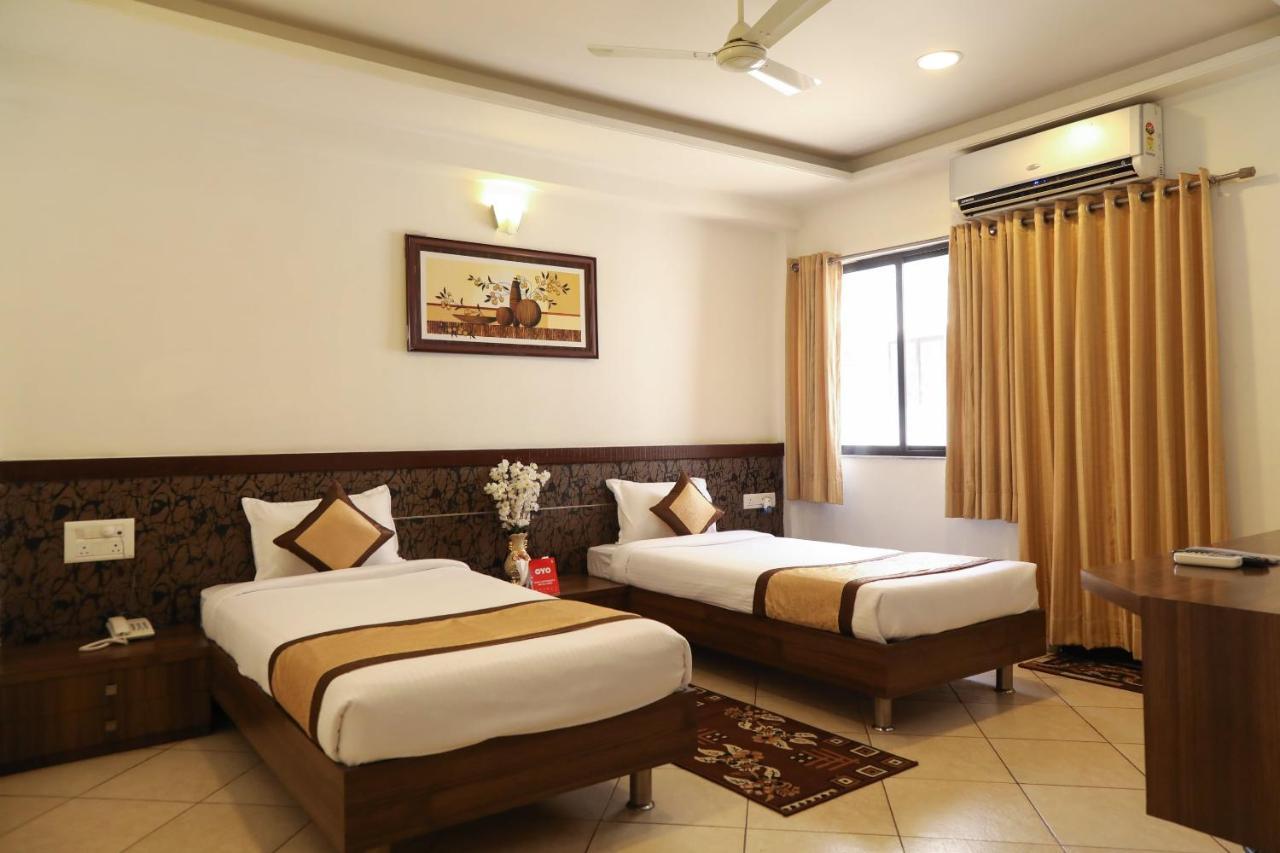 Oyo 10943 Hotel Plus Corporate Khapa  Esterno foto