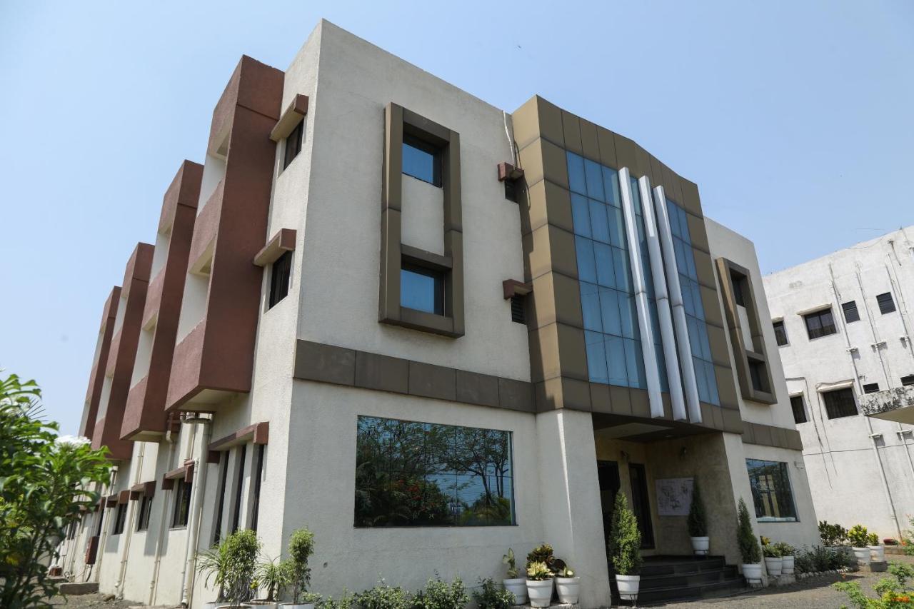 Oyo 10943 Hotel Plus Corporate Khapa  Esterno foto