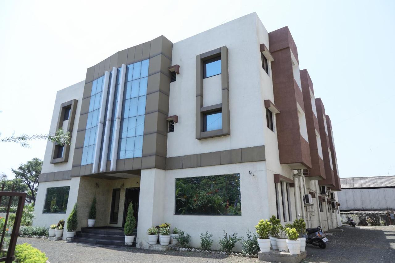 Oyo 10943 Hotel Plus Corporate Khapa  Esterno foto