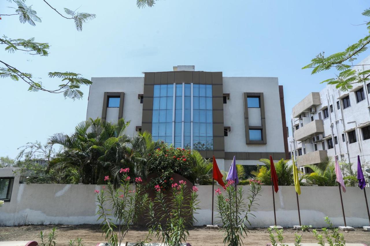 Oyo 10943 Hotel Plus Corporate Khapa  Esterno foto